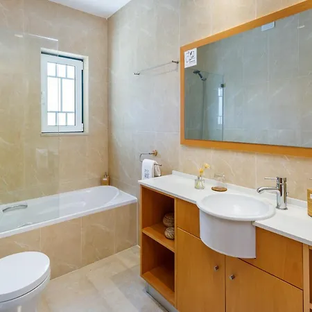 Falesia Cliff By The Portuguese Butler شقة